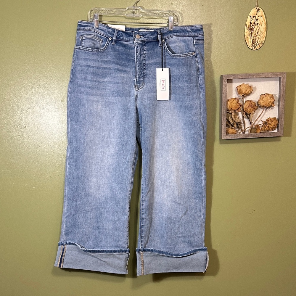 NWT MoCo Boutique Off the cuff tummy control wide leg cropped jeans size 18W
